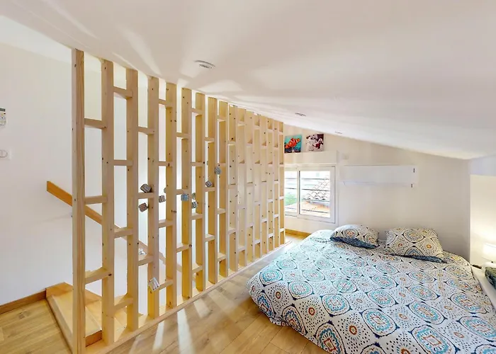 Gorgeous In With Wifi Руайян