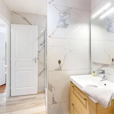 Nice Home In Royan With Wifi *